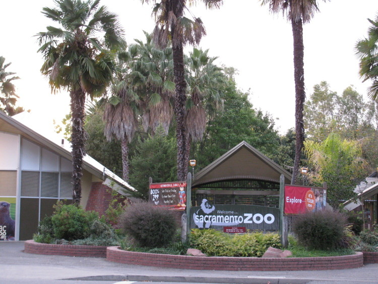 The entrance to the Sacramento Zoo in Land Park.